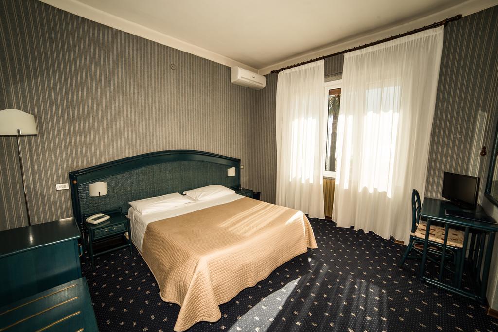 Hotel Kristina Imperia Ngoại thất bức ảnh
