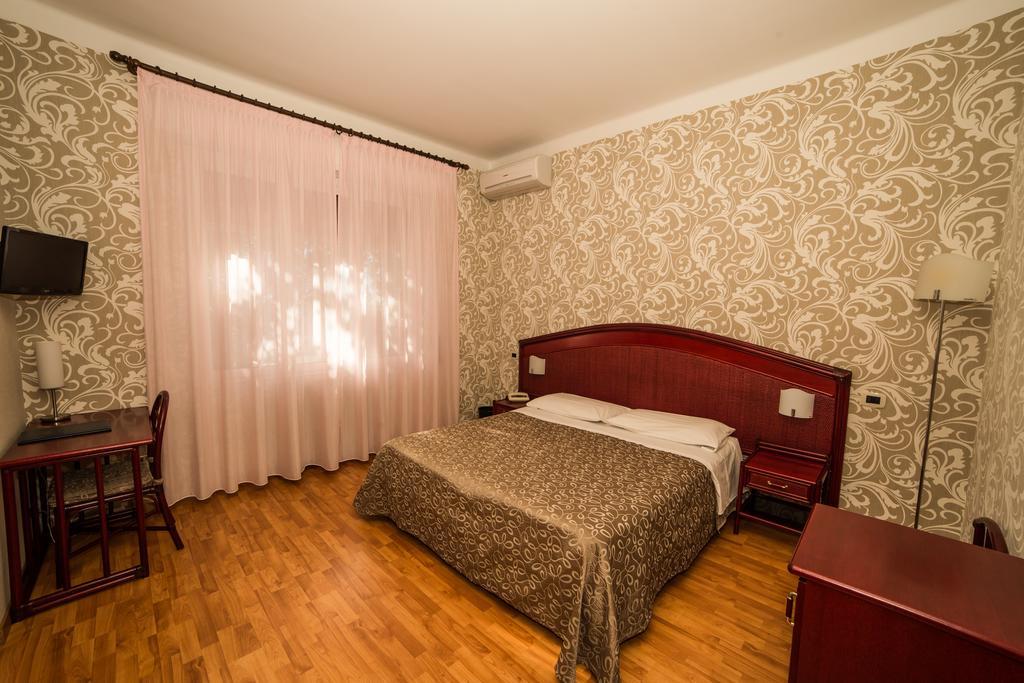 Hotel Kristina Imperia Ngoại thất bức ảnh