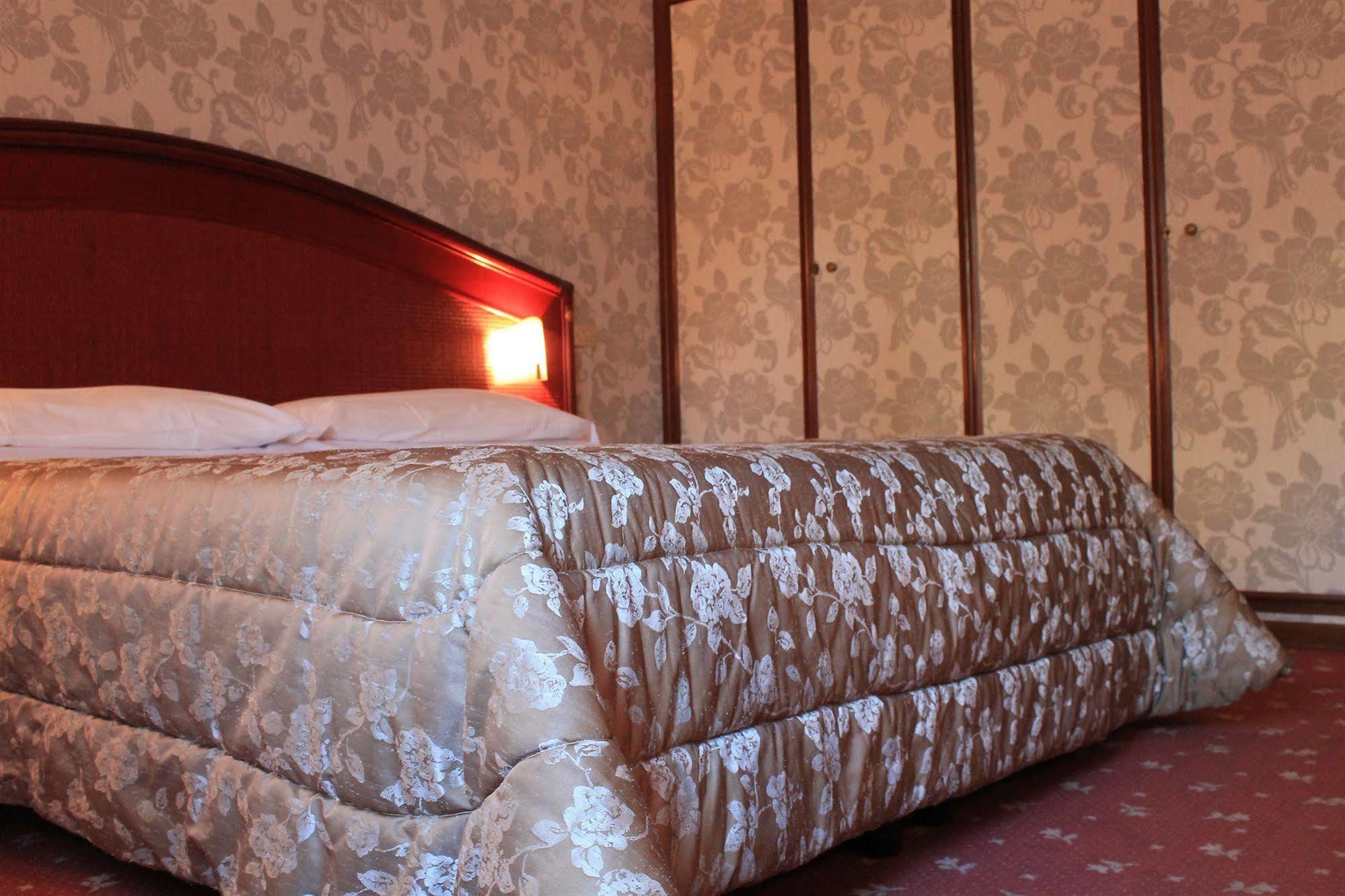 Hotel Kristina Imperia Ngoại thất bức ảnh